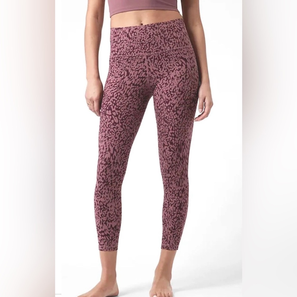 Athleta Salutation Stash Pocket Printed 7/8 Tight in Ocelot Spot Tawny Rose | XL